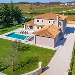 Holiday home Cami Grzici