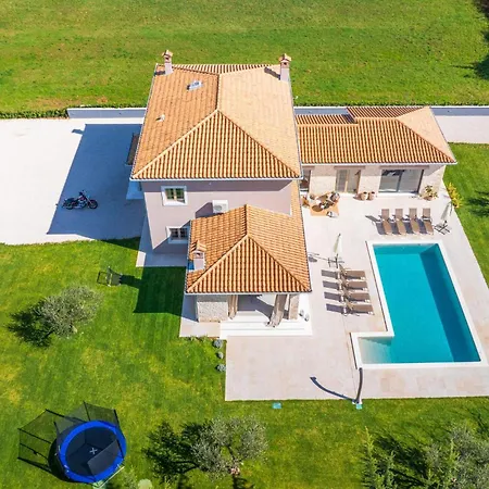 Сasa de vacaciones Cami Grzici